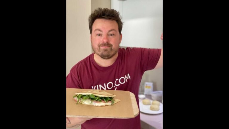 Piadina Crudo e Squacquerone: Un Gustoso Classico Romagnolo