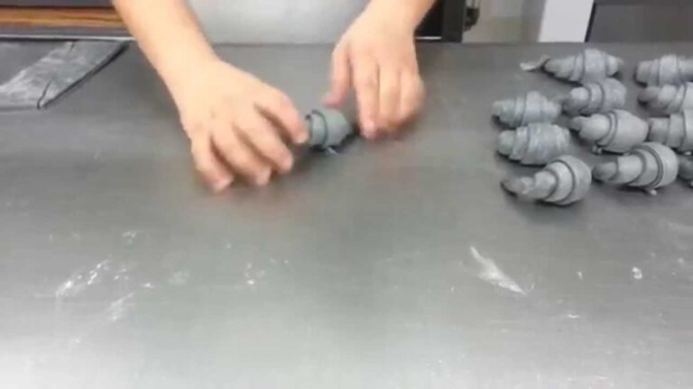 Cornetto al Carbone: Il Gusto Intenso del Carbone in un Dolce