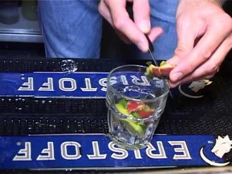 Caipiroska al Maracuja: Gusto Tropicale in un Drink Rinfrescante