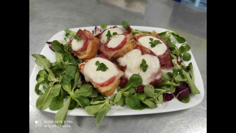 Crostini al Forno con Prosciutto e Mozzarella