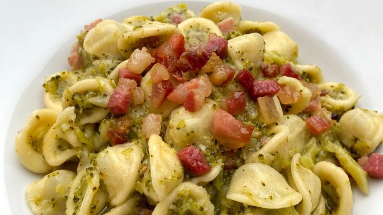Pasta con broccoli, pancetta e pomodorini: un piatto delizioso