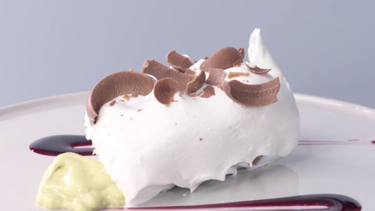 Profitterol Bindi: Un Dolce Irresistibile da Gustare