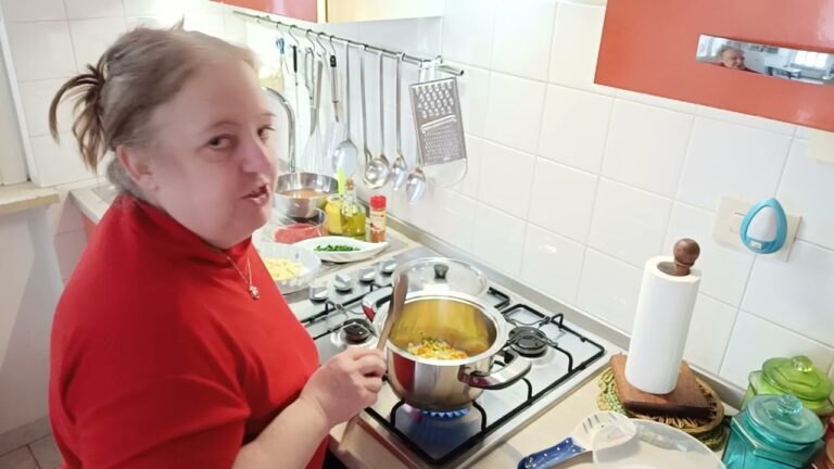 Minestra di Zucchine, Patate e Carote: Un Piatto Semplice e Gustoso