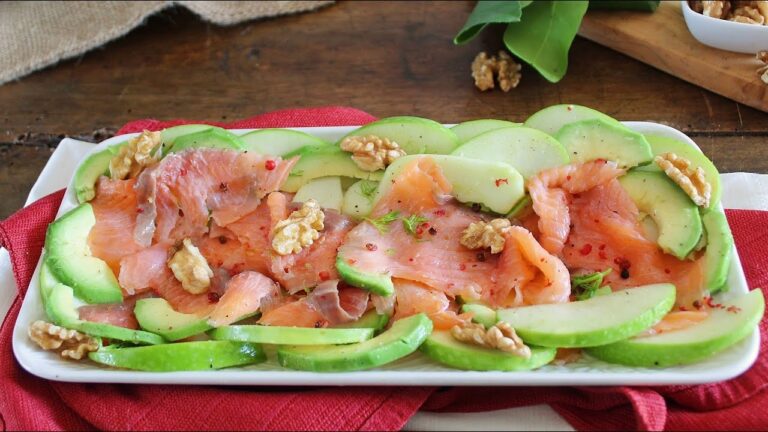 Insalata di Salmone, Avocado e Arancia: Un Abbinamento Fresco e Delizioso