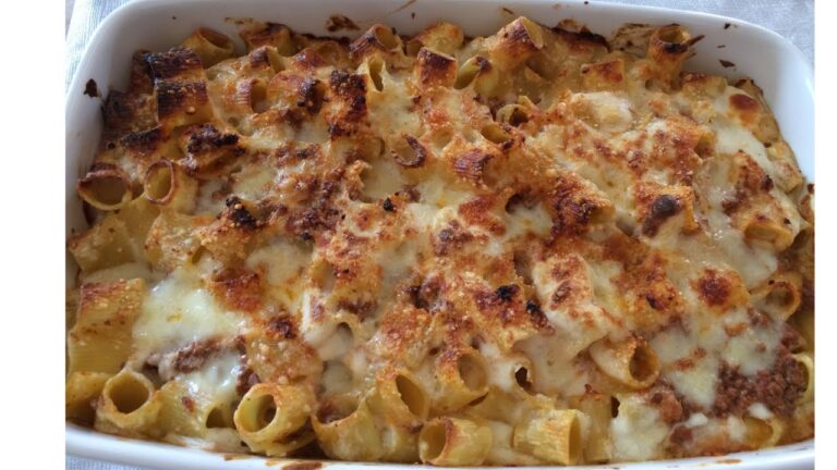 Pasta Pasticciata con Rag&ugrave; e Besciamella: Un’Esplosione di Gusto