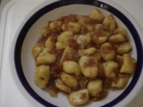 Calorie del Gnocchi al Ragù: Guida Nutrizionale Essenziale